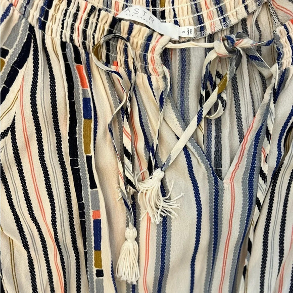 ASTR the Label off the shoulder tiered ruffle tassel dress size small like new - Picture 8 of 8